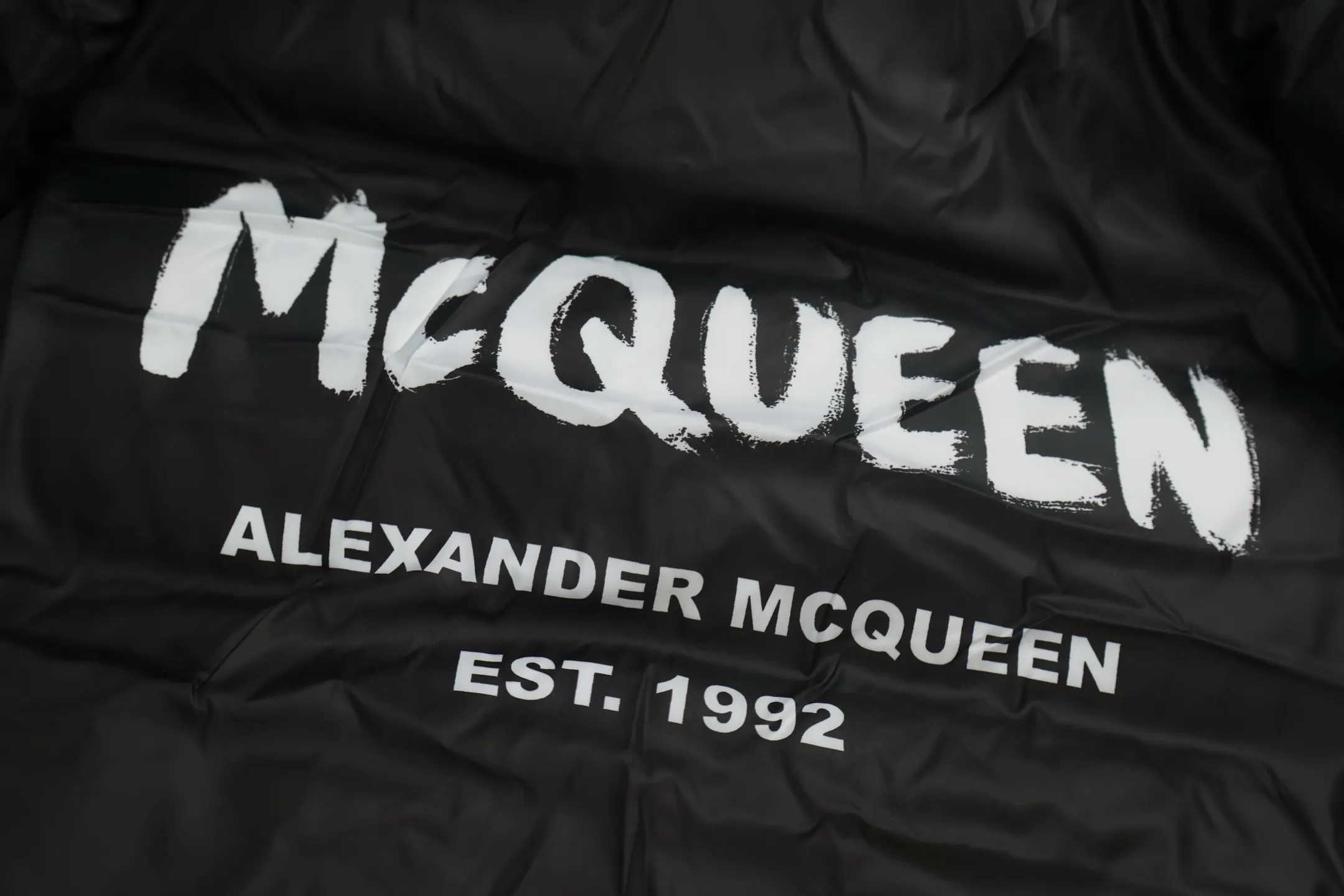 【 】 Alexander Mc Queen 15400 ， ， Breathable ， 80G 90% 。 Quality 。 Size:46-48-50-52